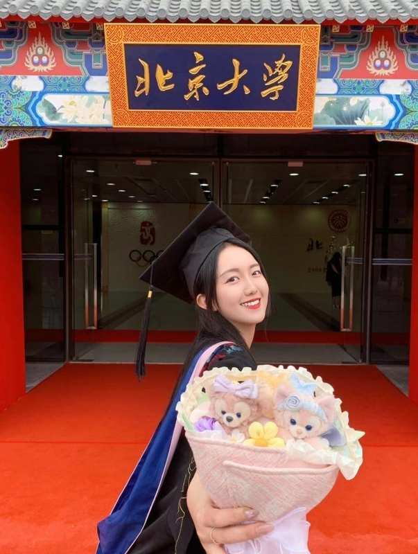  “北大毕业当短剧演员，疯了吗？”当事人回应：有心理落差但从不“玻璃心” 新闻 “北大毕业当短剧演员，疯了吗？”当事人回应：有心理落差但从不“玻璃心” 新闻