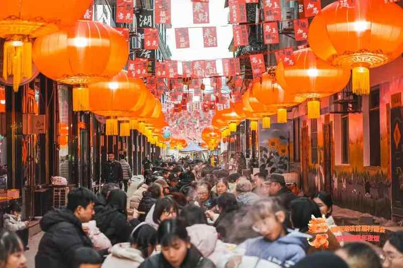 热气腾腾的中国年｜成都很“甜”：一“村糖”，粘万象