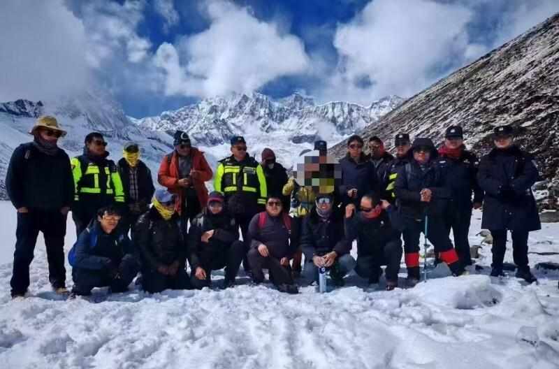  西藏徒步失联女子获救后对镜头微笑引争议，知情人：她私下也比较自责 新闻 西藏徒步失联女子获救后对镜头微笑引争议，知情人：她私下也比较自责 新闻