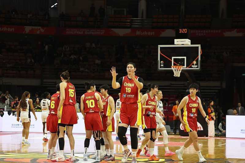  中国女篮憾负欧洲冠军比利时；张子宇独揽20+11闪耀全场；三分差距成败关键。 体育新闻 中国女篮憾负欧洲冠军比利时；张子宇独揽20+11闪耀全场；三分差距成败关键。 体育新闻