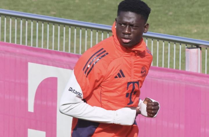  训练场突发状况；拜仁小将恩迪亚耶关节囊受伤；缺席数周影响融入计划。 体育新闻 训练场突发状况；拜仁小将恩迪亚耶关节囊受伤；缺席数周影响融入计划。 体育新闻