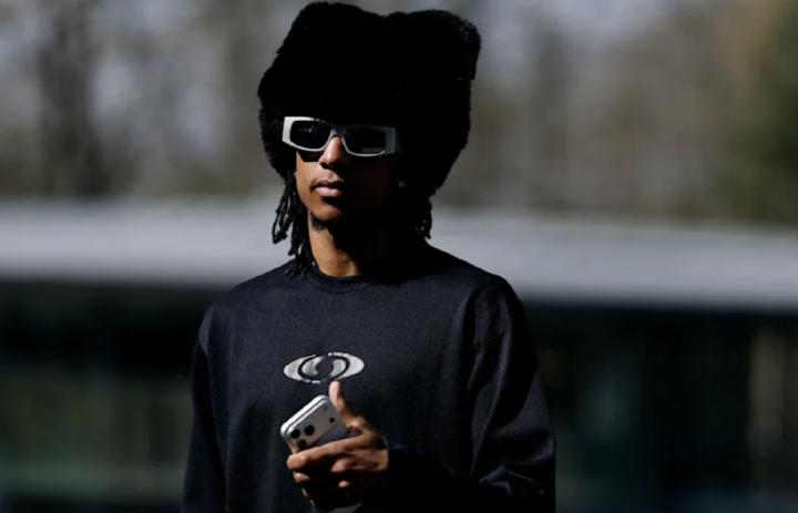  奥利塞训练间隙展个性；毛绒卡通帽点亮法国队备战氛围。 体育新闻 奥利塞训练间隙展个性；毛绒卡通帽点亮法国队备战氛围。 体育新闻