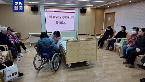 深山老人的护理困局与制度曙光:长护险如何重塑家庭养老防线 健康养生 深山老人的护理困局与制度曙光:长护险如何重塑家庭养老防线 健康养生