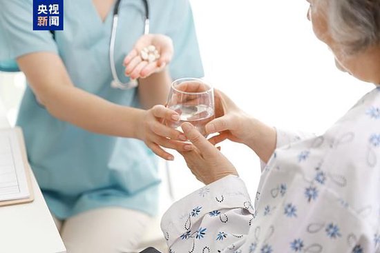 深山老人的护理困局与制度曙光：长护险如何重塑家庭养老防线