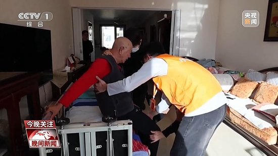 深山老人的护理困局与制度曙光:长护险如何重塑家庭养老防线 健康养生 深山老人的护理困局与制度曙光:长护险如何重塑家庭养老防线 健康养生