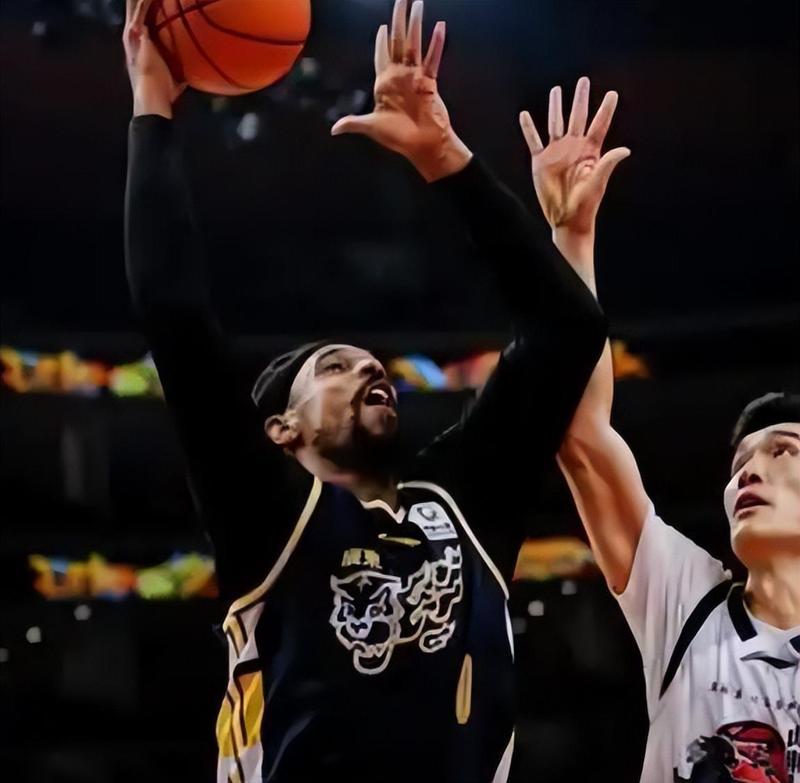  拒绝盲目迷信“五小”：广东宏远的内线告急并非偶然 体育新闻 拒绝盲目迷信“五小”：广东宏远的内线告急并非偶然 体育新闻