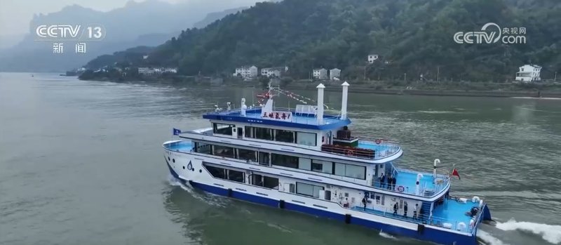  深山江畔的静谧航行：纯电巨轮如何重塑长江黄金水道的生态法则 新闻
