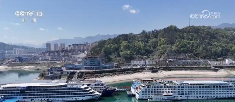  深山江畔的静谧航行：纯电巨轮如何重塑长江黄金水道的生态法则 新闻