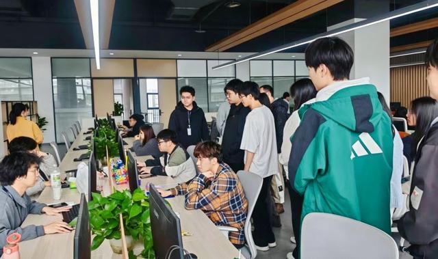  那些走出校门的学生，后来都怎么样了？一所高职院校的暖心答卷 教育招生