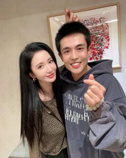  当爱情遇上现实：那个愿意和你一起扛的人，比什么都珍贵 情感心理