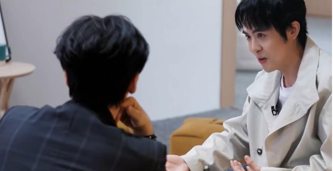  当爱情遇上现实：那个愿意和你一起扛的人，比什么都珍贵 情感心理